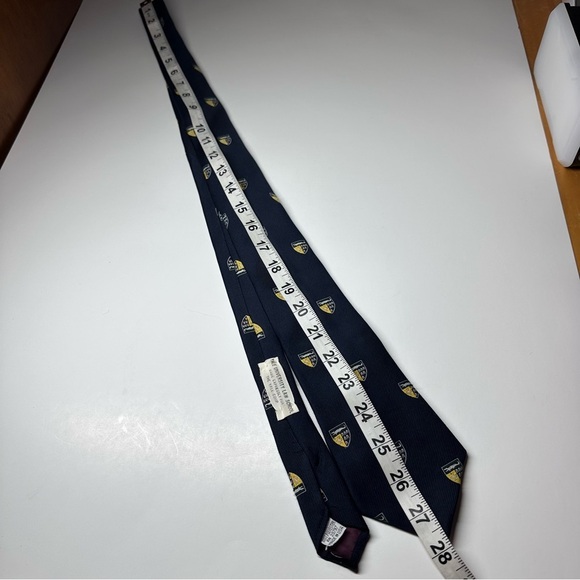 Rivetz of Boston Yale University Law School Tie Crest Navy 57” X 3.25” Vintage - Picture 7 of 9